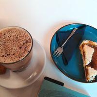 Hot chocolate and apricot Linzer tart at Madame Lu in Ludwigsburg