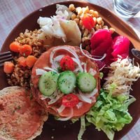 Veganer Bioburger mit hausgemachten Beilage at Dengkofen 3 in Mengkofen