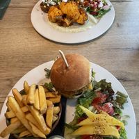 Gegrilde bloemkool met gevulde zoete aardappel / smashed burger  at Waanzinnig Tilburg in Tilburg