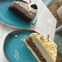 Schokopflaume und Apfelkuchen mit Pudding  at Fit Cake in Vienna