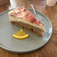 Pflaumenkuchen mit weißer Schokolade und Tonkabohne  at Bertis in Karlsruhe