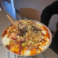 VEGAN: Haselnusseis, Sojajoghurt, Karamellsoße, Acai-Beeren, Chia-Samen,…   at Eiscafé De Rocco - Ludwigstraße in Schwabach