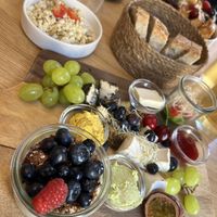 „Veganes Vergnügen“ 💛 Frühstücksplatte  at Café marais in Konstanz