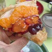 Tarte végane aux fruits at ASRAYA in Aubenas