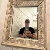 “Mirror in the bathroom please talk free, the door is locked just you and me”  #Veganuary at Black Cat in East London