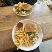 Tofu burger & fish burger, literally the best vegan burgers available anywhere man 🌱 #Veganuary at Black Cat in East London