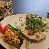 Cappuccino with oatmilk and vegan speculaas. Bread with hummus, cashew, and sundried tomatoes. at Kattencafe de Muis  in Arnhem