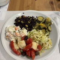 Riso venere con edamame, insalata di zucchine, cavolo con semi di sesamo, insalata russa vegana at La Pentola Vegana in Monza