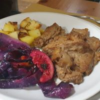 Seitan, patatine al forno e cavolo rosso at La Pentola Vegana in Monza