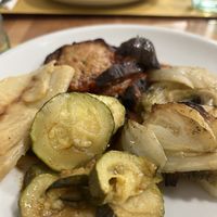 Piatto misto con parmigiana, finocchi, zucchine alla paprika e sedano rapa arrosto  at La Pentola Vegana in Monza