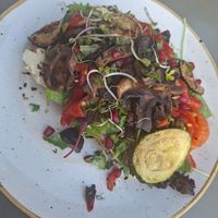 Brood met hummus en gegrilde groenten at Het Veerhuis in Oeffelt