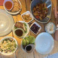 schweinebauch mit irgendwas und dazu die tapas: wan tan, teigtaschen, ente (!!!!) und tofuhautsalat (auch geil)  at Kamala Vegan in Berlin
