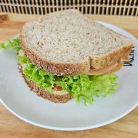 Sandwich vegano de hummus, jamón y queso at Casa Anacahuita in San Nicolas De Los Garza