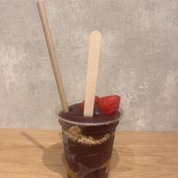 Classic cup with peanut butter, strawberries and peanuts   at Oakberry Açai Utrecht Centrum in Utrecht