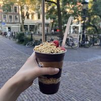 Medium size topped with peanut butter, peanuts and strawberries   at Oakberry Açai Utrecht Centrum in Utrecht