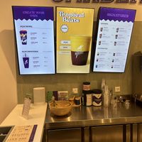 At the counter  at Oakberry Açai Utrecht Centrum in Utrecht