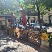 Sitzplätze im Freien at Sahha Imbiss - Kiosk in Augsburg