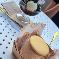 Cookie & Cream sundae and hazelnut macaroon (this one was my fave) 😍  at IJssalon Scoobs & Winstons in Alkmaar