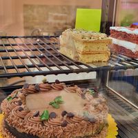 Vegan cakes and macarons at IJssalon Scoobs & Winstons in Alkmaar