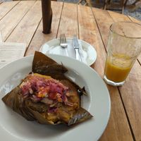 Vegan tamale + Mango juice at Mercado Municipal in Villa De Leyva