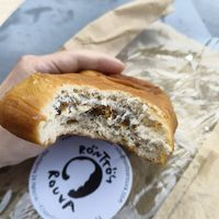 Vegis-piirakka at Rönttösrouva in Helsinki