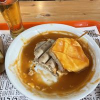 This is the “secret” of the “Francesinha"  at Lado B - Mercado Bom Sucesso in Porto