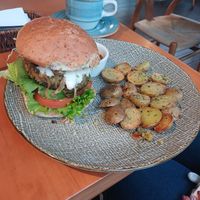 Hamburguesa vegana at Raw Cafe in Lima