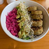 Falafel bowl at Raw Cafe in Lima
