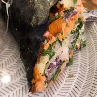 WRAP VITAL is a personal favorite. You'll feel like in heaven when you're done. In e/ savory bite you get coconut bacon,purplecabbage,kale,carrot,avocado,sprouts & cashew vegcheese at Raw Cafe in Lima