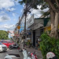El local desde la calle at Nong Na Vegetarian Somtum in Chiang Mai