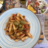 Selbstgemachte Nudeln mit Gemüse und Salat 🤤  at Bambo in Pula