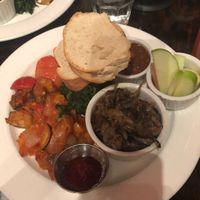 Vegan platter! Ragu, sautéed mushrooms and onions, spinach, baked beans, side of fruit and sourdough bread with homemade jam! Yum 🤤 at Twisted Fork Bistro in Vancouver
