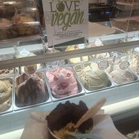 Sign of welcome vegans at La Sirenetta Ice Cream in Terrasini