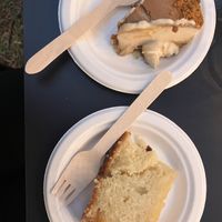 Cheese cake de lotus y coca de piña  at La Vacka Lola in Caldes De Malavella