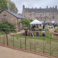 Terrace of restaurant outside, on the courtyard of the castle 🤩 at Le Petit Jagu in Ploezal