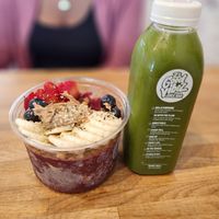 Acaí Dreamer bowl and Go With The Flow juice at Z's Good Vibez Juice Bar in Allen