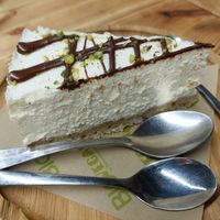 Pistachio cake #Veganuary at Biovegan Cafeteria Navarro in Valencia