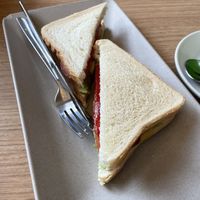 Vegan sandwich - red pepper, tomato, avocado  at Blé Masa y Café in Madrid
