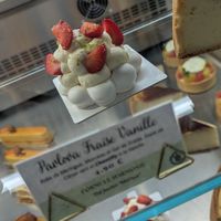 Description de la pavlova fraise-vanille at Chabana in Narbonne
