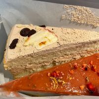 Schokoladen Birne Torte plus Erdbeer Käsetorte at NOSCH.La Tortita in Leipzig