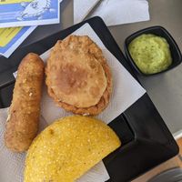 Empanada Clásica - 3.5/5

Panzerotti Ranchero - 5/5

Palito de Queso y Bocadillo - 4.5/5 at Shottas Medellin Vegan Food in Medellin