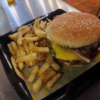 La otra hamburguesa participante, con proteína vegetal y tocineta, 10/10, está fue mi favorita at Shottas Medellin Vegan Food in Medellin