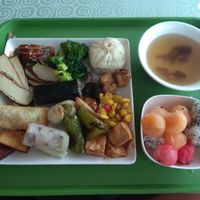 So much choice! Fresh fruits as well :-) at Yù Sù Gé in Chengdu