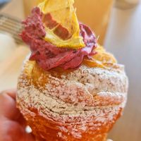 Cruffin arándanos at Saoco Vegan Bakery in Santiago