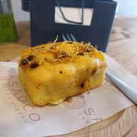 Quequito de maracuyá sin gluten at Saoco Vegan Bakery in Santiago