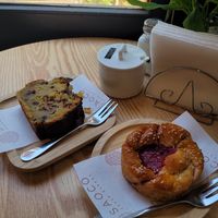 Deliciosos pasteles at Saoco Vegan Bakery in Santiago