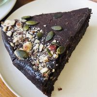 POSTRE: tarta de chocolate negro puro y calabacín
Para picar: nachos con hummus de garbanzos. at Sopa - Boronat in Barcelona