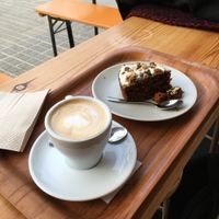 cake and cappucino at Sopa - Boronat in Barcelona