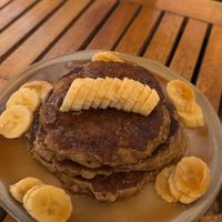 Banana pancakes with mapple syrup at Monoquilha in Ubatuba