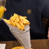 Fries (€3,99) and fresh OJ (€4orange  at Werelds in de Tuin Tiel in Kapel Avezaath